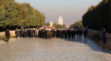 ÖĞRETMENLER,BAŞ ÖĞRETMENİN HUZURUNDA